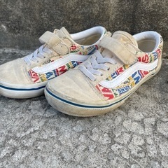 バンズスニーカー　18cm