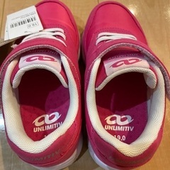 新品　アンリミティブスニーカーの画像