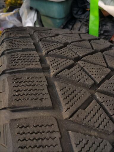 最終処分価格！美品　285/60R18 　ブリザック　スタッドレスタイヤ　ホイル付き　４本セット　これから冬本番に備えていかがですか？