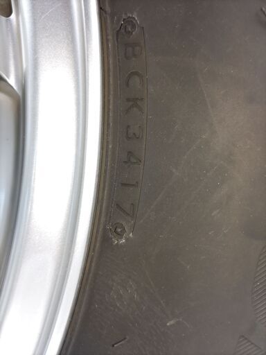 最終処分価格！美品　285/60R18 　ブリザック　スタッドレスタイヤ　ホイル付き　４本セット　これから冬本番に備えていかがですか？