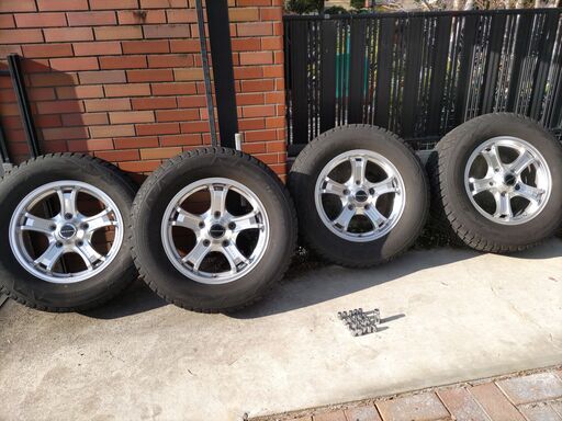 最終処分価格！美品　285/60R18 　ブリザック　スタッドレスタイヤ　ホイル付き　４本セット　これから冬本番に備えていかがですか？