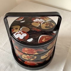 【超美品！】円形三段重ね　重箱　円形　取手付き　お節料理　正月　...