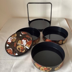 【超美品！】円形三段重ね　重箱　円形　取手付き　お節料理　正月　オードブル　容器　軽量　インテリア　小物入れの画像