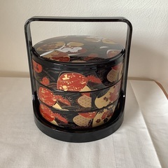 【超美品！】円形三段重ね　重箱　円形　取手付き　お節料理　正月　オードブル　容器　軽量　インテリア　小物入れの画像