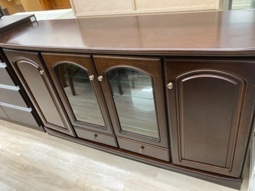 マルニ木工のキャビネットのご紹介です。