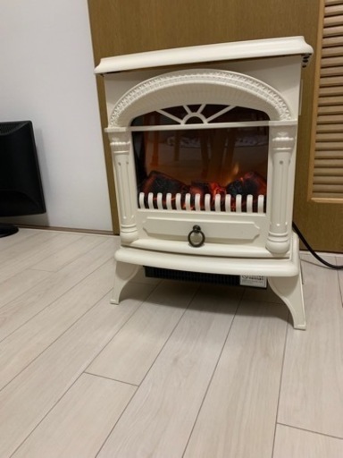 ニトリ　暖炉型ファンヒーター
