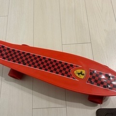 フェラーリ　スケートボード　未使用に近い
