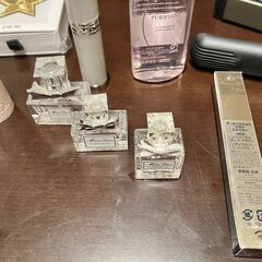 ヘアアイロン　SALONIA 　サロニア　＆　クリスチャンディオール小物をケイト・スペードのバッグにいれての画像