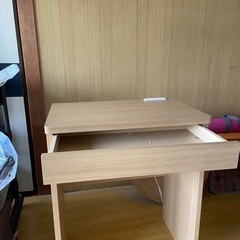 子供用の勉強机の画像