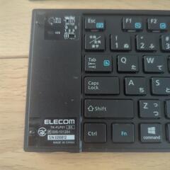 エレコムの折りたたみキーボードの画像