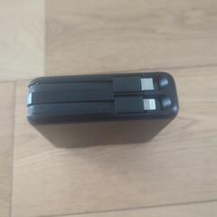 モバイルバッテリー ACアダプターとケーブル付きの画像