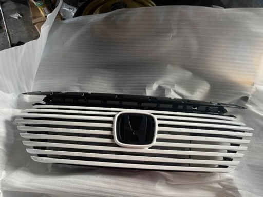 新型ヴェゼルフロントグリル