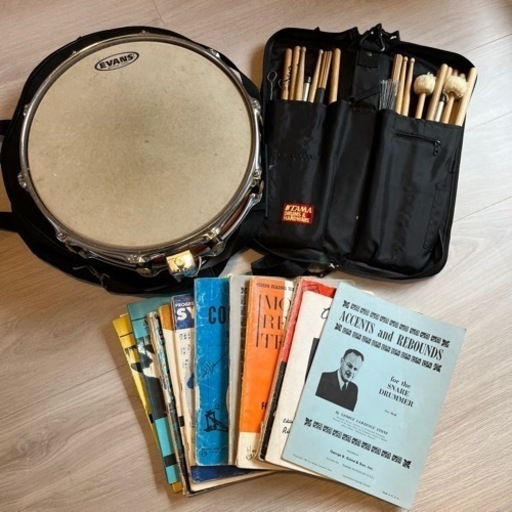 スネアドラム、教本、スティック各種