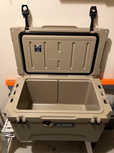 未使用品　VASTLAND 42.5Lクーラーボックス ラッチタイプ ハードクーラーボックス