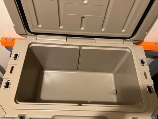 未使用品　VASTLAND 42.5Lクーラーボックス ラッチタイプ ハードクーラーボックス