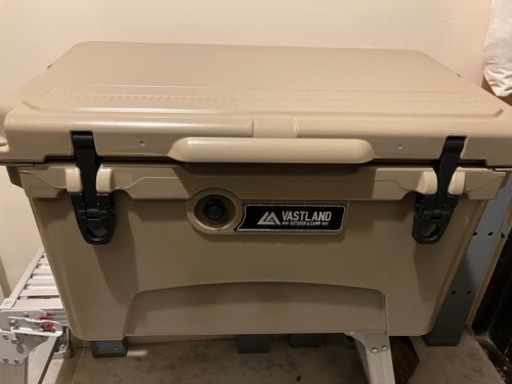 未使用品　VASTLAND 42.5Lクーラーボックス ラッチタイプ ハードクーラーボックス
