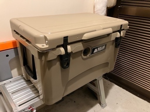 未使用品　VASTLAND 42.5Lクーラーボックス ラッチタイプ ハードクーラーボックス