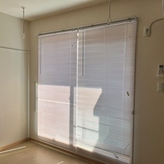 欠けあり　ブラインド　白　お譲りします。