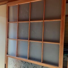 昔の和室のガラス障子2枚差し上げます。
