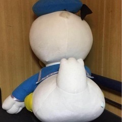 ドナルドの特大ぬいぐるみの画像