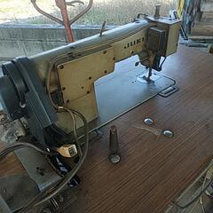 業務用ミシンの画像
