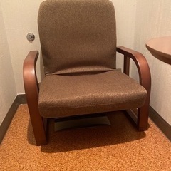 1人ソファと1人テーブルをあげますの画像