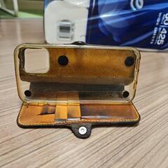 iPhone12 レザーケース 2つの画像