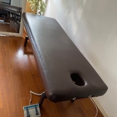 施術用昇降式可動ベット