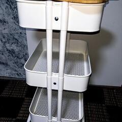 IKEA  ロースコグ ワゴン ホワイト  ホーグスマ また板  天板付きの画像