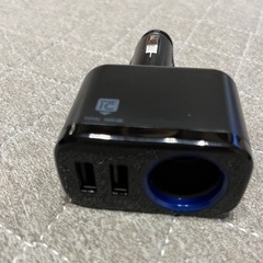 車内で携帯を充電するUSBソケット他3点セットの画像