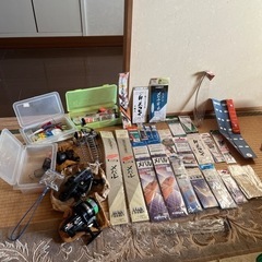 釣り道具セット　リール3つ　針　その他色々