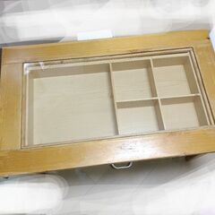 コレクション棚、机の画像