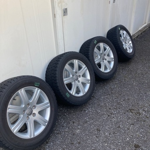 美品　Audi スタッドレスタイヤ　溝あり