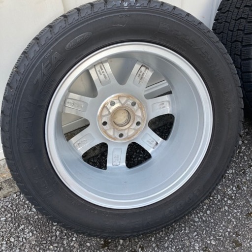 美品　Audi スタッドレスタイヤ　溝あり