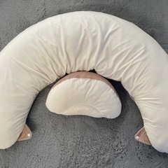 エールべべ　授乳クッション　抱き枕の画像