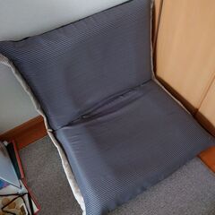 座椅子 縦：74cm、横：90cm、奥行き：70cm