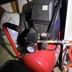 売り切れました　アストロプロダクツエアコンプレッサー25L？