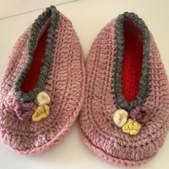 【新品、美品】ルームシューズ　毛糸　室内履き　手編み　ハンドメイド　ピンク　グレー　温かい　フリーサイズの画像