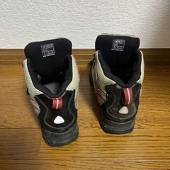 靴　硬いの画像