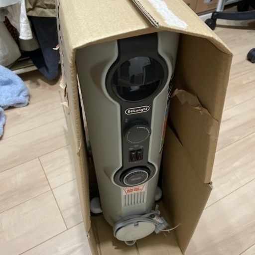 デロンギ　オイルヒーター  HJ0812 (値下げした)