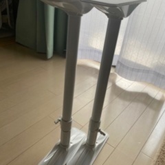 コーナンオリジナル 防災グッズ 家具 転倒防止 突っ張り 伸縮 耐震ポール L 高さ50~75cm 耐圧約200kg ホワイト LFX01-1993 地震対策 の画像