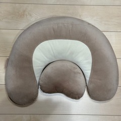 エールべべ　授乳クッション　AILBEBE アカチャンホンポ　赤ちゃん
