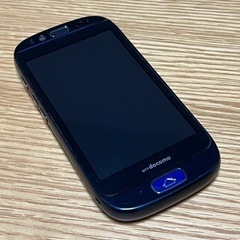 美品 らくらくスマートフォン ネイビー F-12D docomoの画像