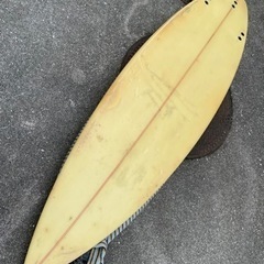 【値下げしました】サーフボード（フィンあり、リーシュなし）（ニットケース付きの画像