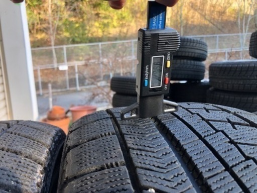 冬タイヤ 225/50R17 PCD114.3アルミ付きブリザック 4本組