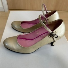 パーティー用パンプス24センチの画像