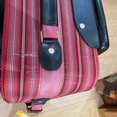 古いキャリーバッグの画像