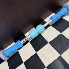 【リサイクルサービス八光】東急スポーツオアシス フィットネスバー ストレッチスティック ホイール付き 肩甲骨 ストレッチ棒 エクササイズグッズの画像
