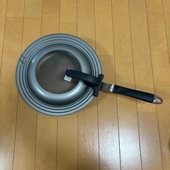 フライパン(30cm、蓋付き)の画像
