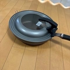 フライパン(30cm、蓋付き)の画像